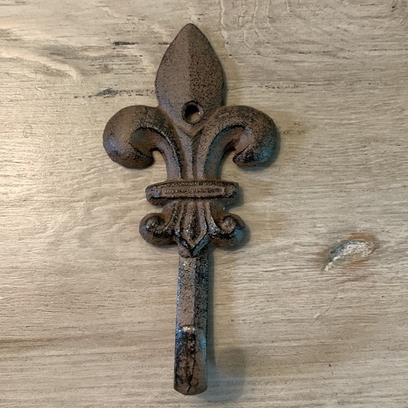 Pair of New Orleans Mardi Gras Spirit Crown & Fleur de Lis Hanging Hooks - Picture 3 of 13